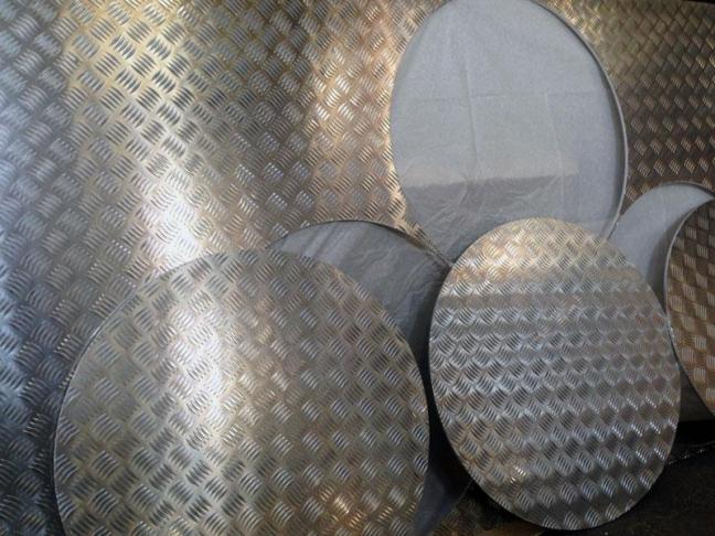 Rundausschnitte aus Aluminium Quintettblech